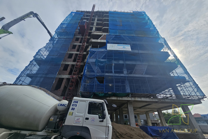 Nhà thầu thi công nhà ở xã hội tại Hà Nam 10 Lắp đặt lưới bao che an toàn quanh công trình NOXH