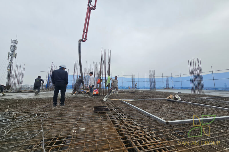 Nhà thầu thi công nhà ở xã hội tại Vĩnh Phúc 16 Tiến hành đổ bê tông dầm sàn, đảm bảo đúng tiêu chuẩn kỹ thuật